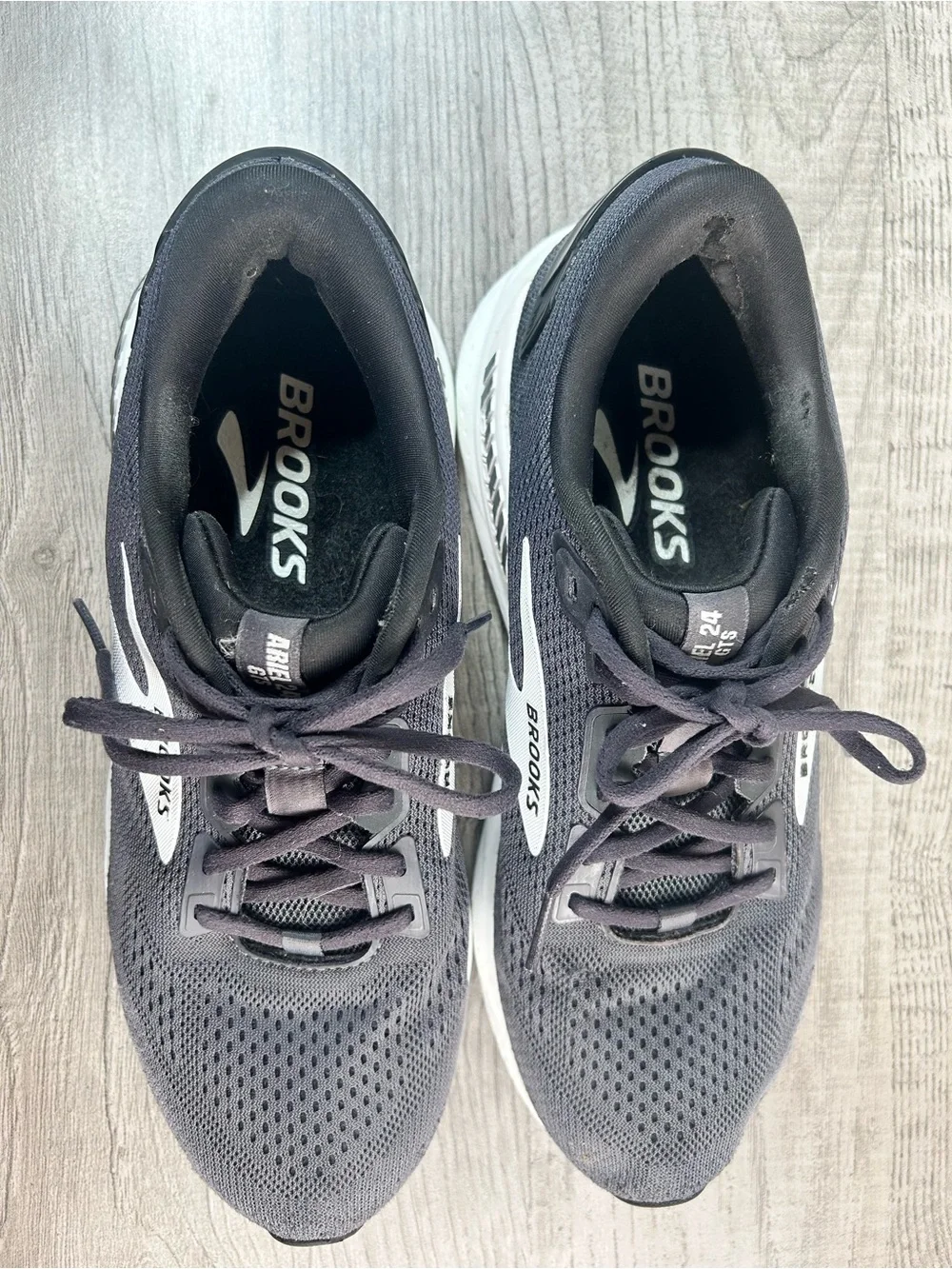 Brooks Ariel GTS 24 Women’s  Size 11 B Gray and White Running Sneakers Shoes